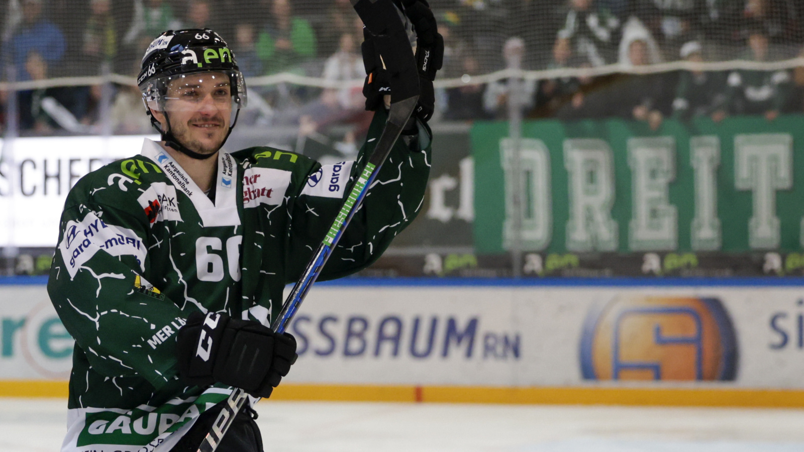 Andri Spiller spielt auch nächste Saison beim EHC Olten